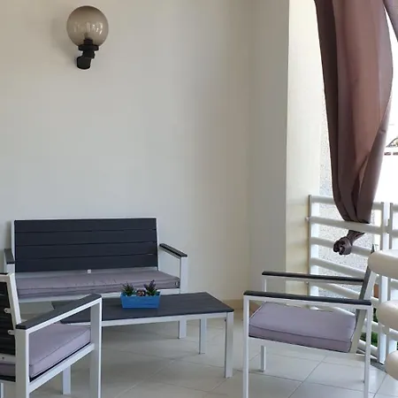 Cocteau House אולביה